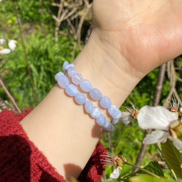Blauer Chalcedon Freeform Armband – Bild 3