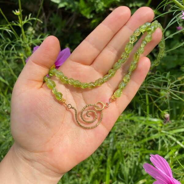 WISE WOMAN · Peridot · Spirale vergoldet – Bild 3