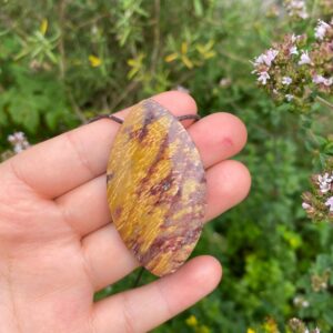 Amulett aus Versteinertem Holz · UNIKAT #2