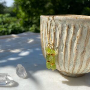 JUNGBRUNNEN Ohrhänger Peridot · vergoldet