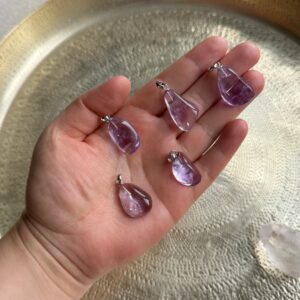 Zarter Amethyst Anhänger • 925 Silberöse (rhodiniert)