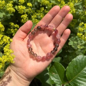 HERZ DER ERDE Armband mit Erdbeerquarz & Rauchquarz