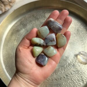 Grüner Chrom-Chalcedon Trommelstein