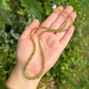 ENTFALTUNG Vesuvianit • AA+ • vergoldet