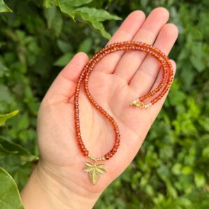 SEELE DER ERDE • Hessonit (Granat) • Efeublatt • vergoldet